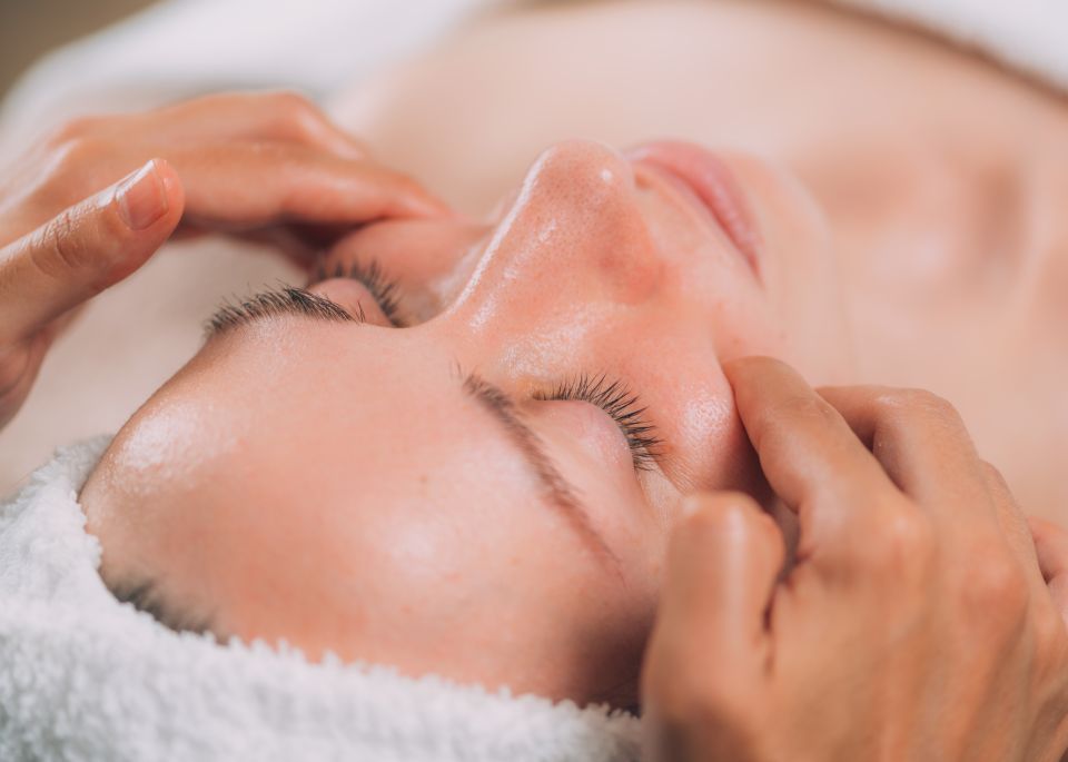 Massaggio viso effetto lifting